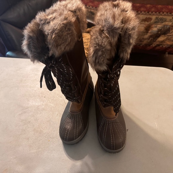 Women’s Snow Boots; Size 8; Like New; London Fog; Brown - Picture 2 of 6